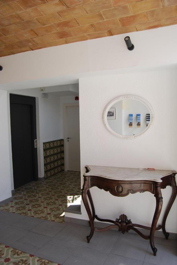 Fonda Comerç Estudio doble Torroella de Montgrí Exterior foto